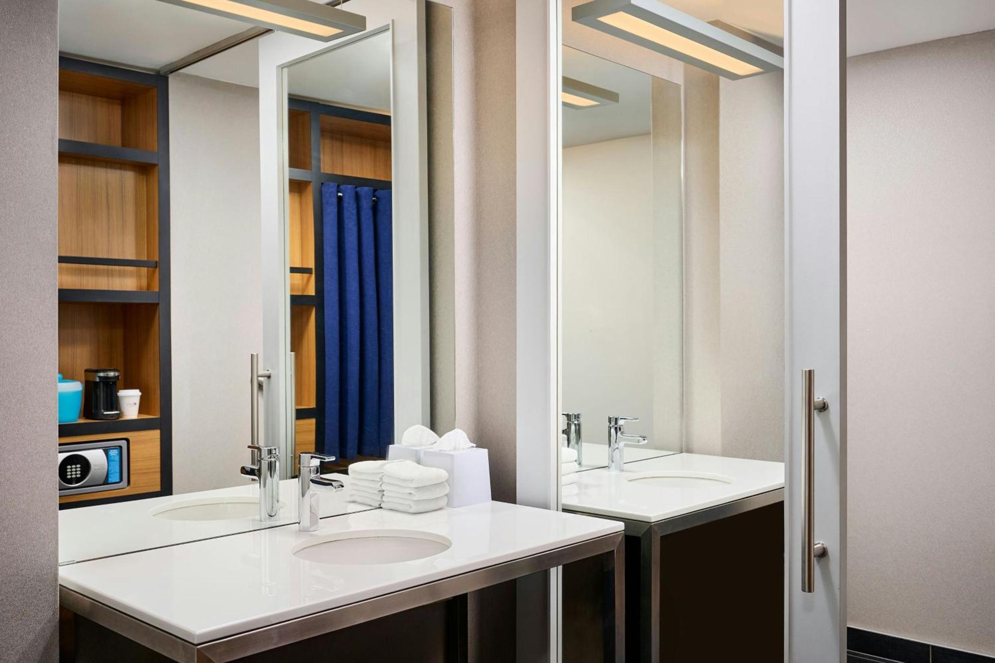 Hotel Aloft Mills