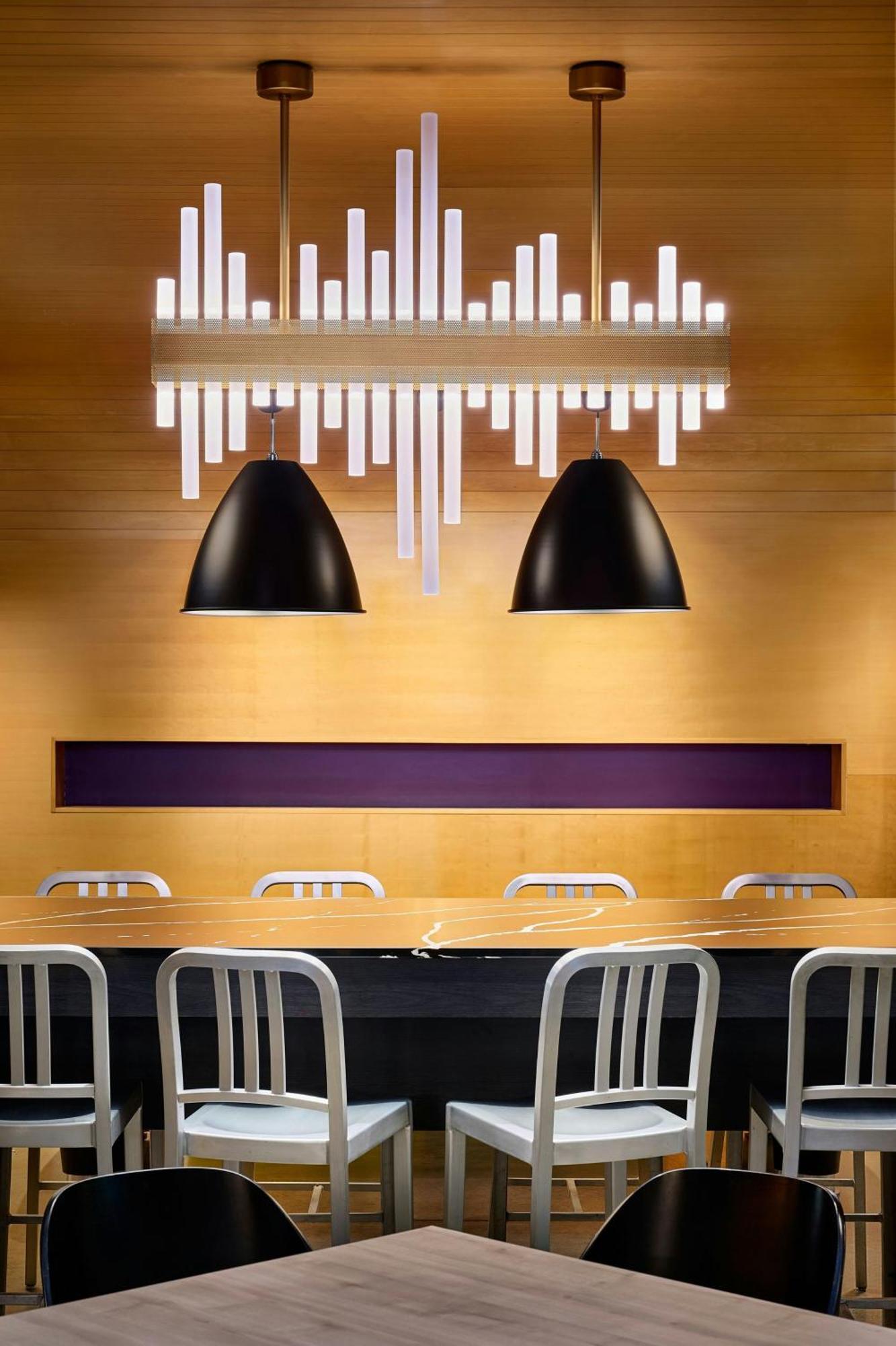 Aloft Mills Hotel 3*