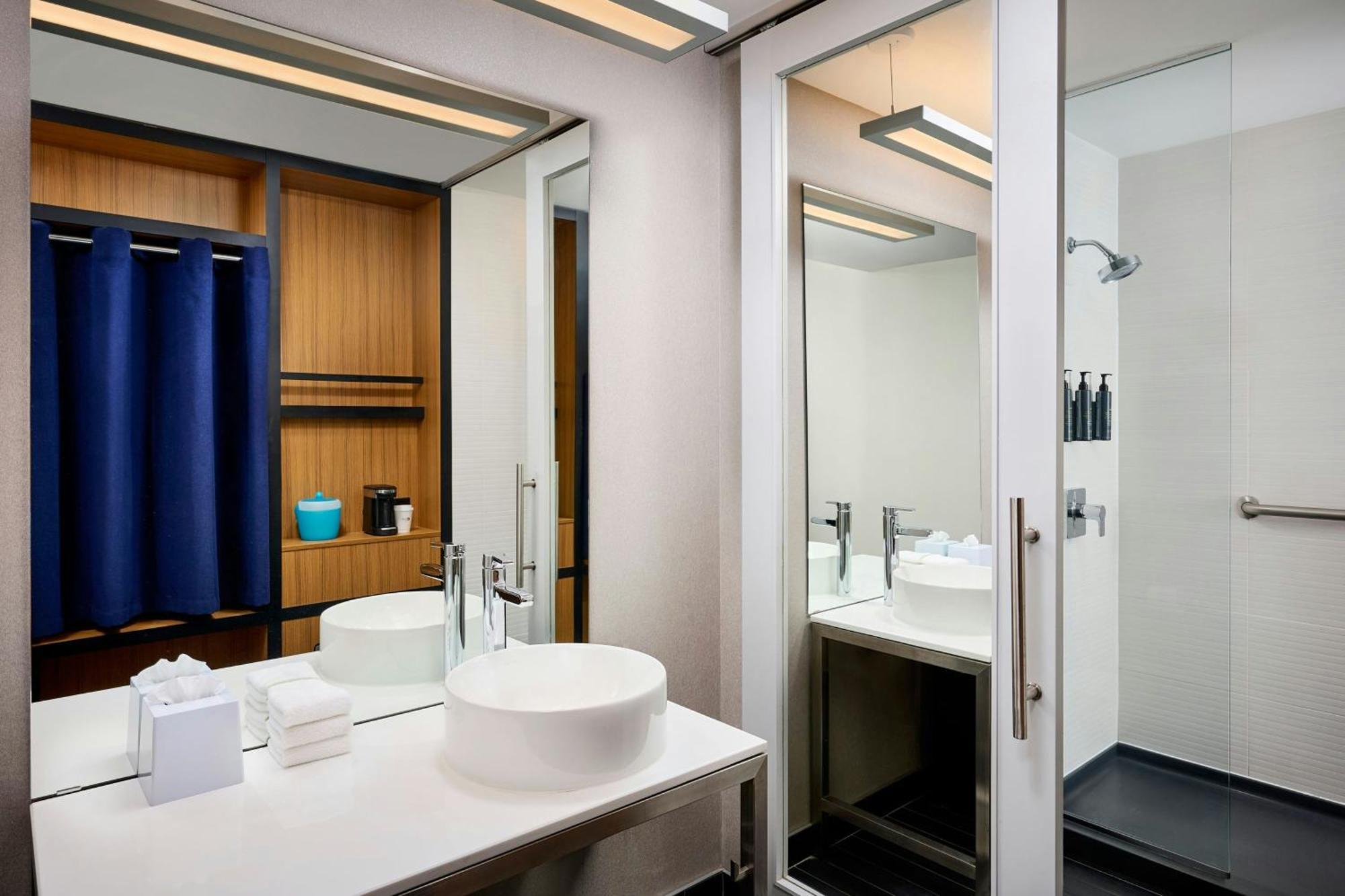 Hotel Aloft Mills 3*