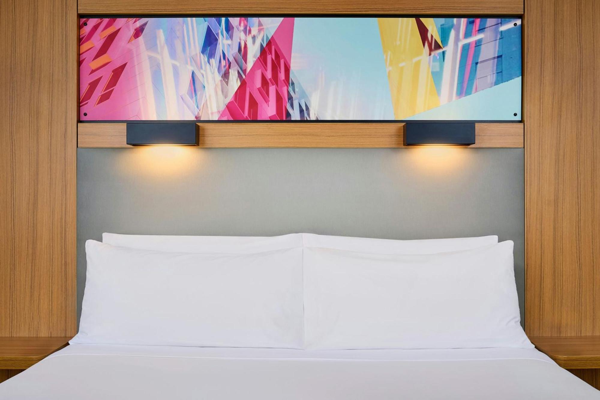 Aloft Mills 3*
