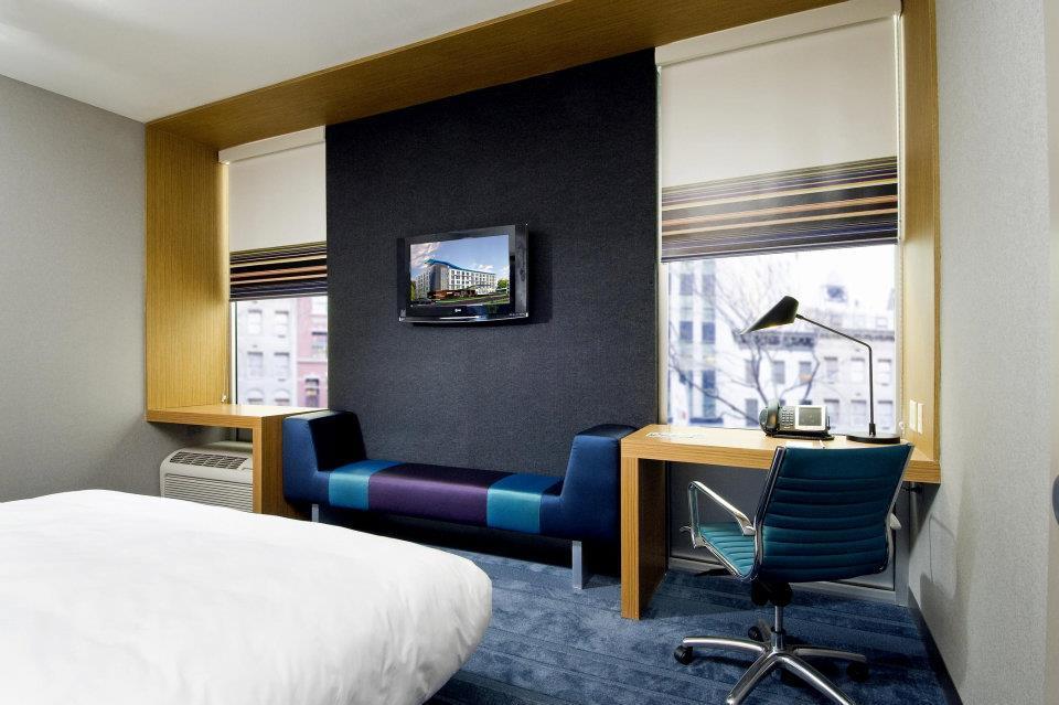 Aloft Mills 3*